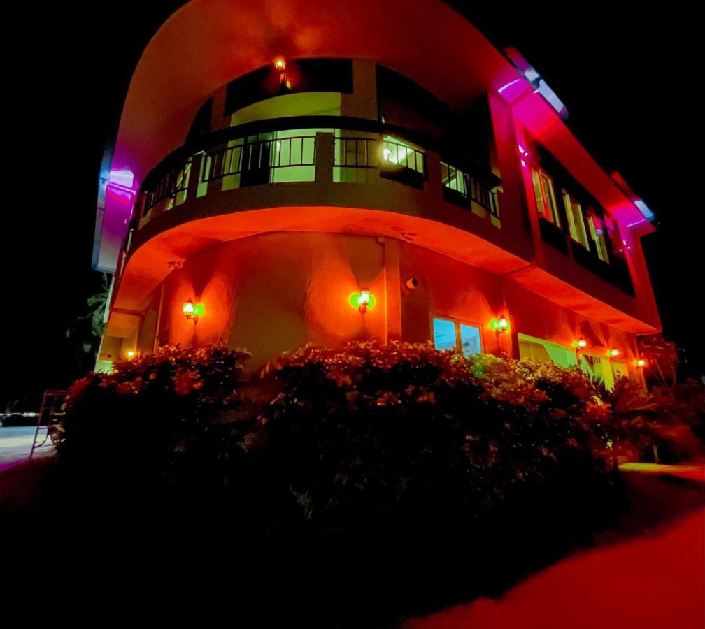 Infinity Dhiffushi Hotel Buitenkant foto