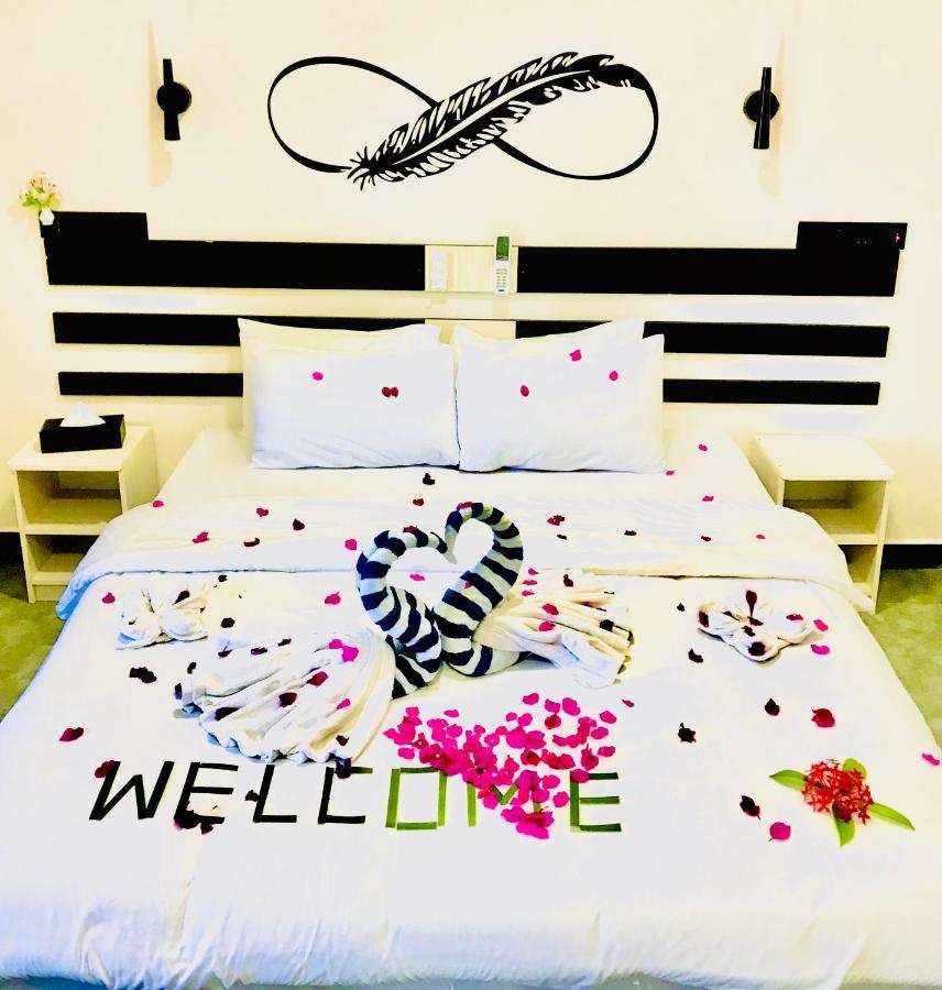 Infinity Dhiffushi Hotel Buitenkant foto