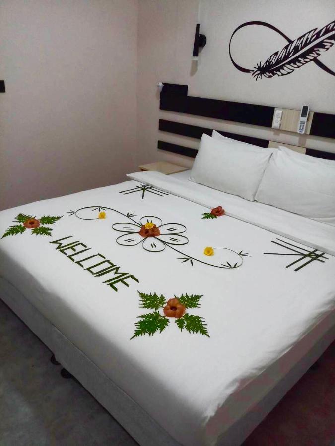 Infinity Dhiffushi Hotel Buitenkant foto