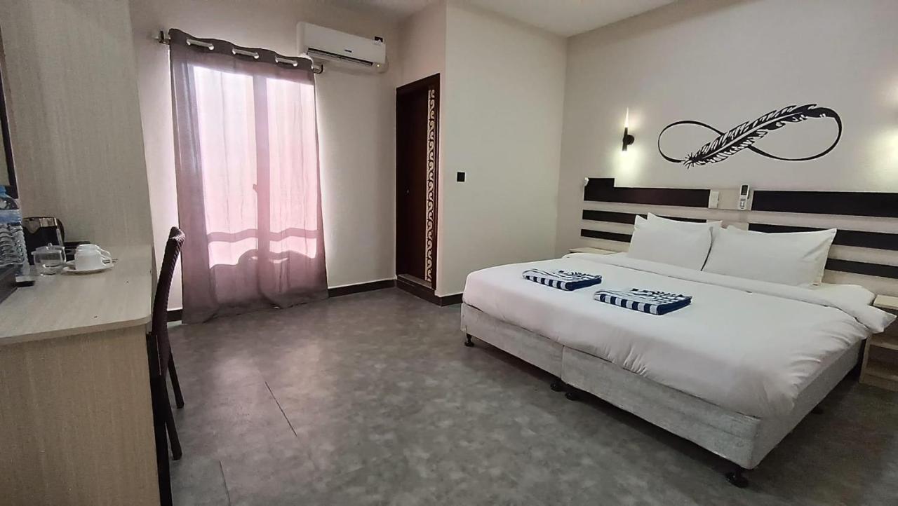 Infinity Dhiffushi Hotel Buitenkant foto