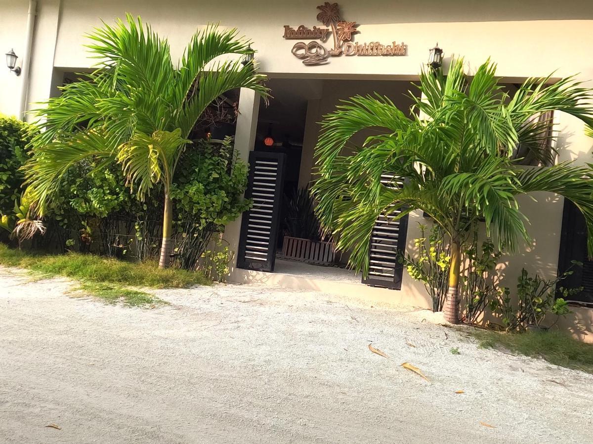 Infinity Dhiffushi Hotel Buitenkant foto
