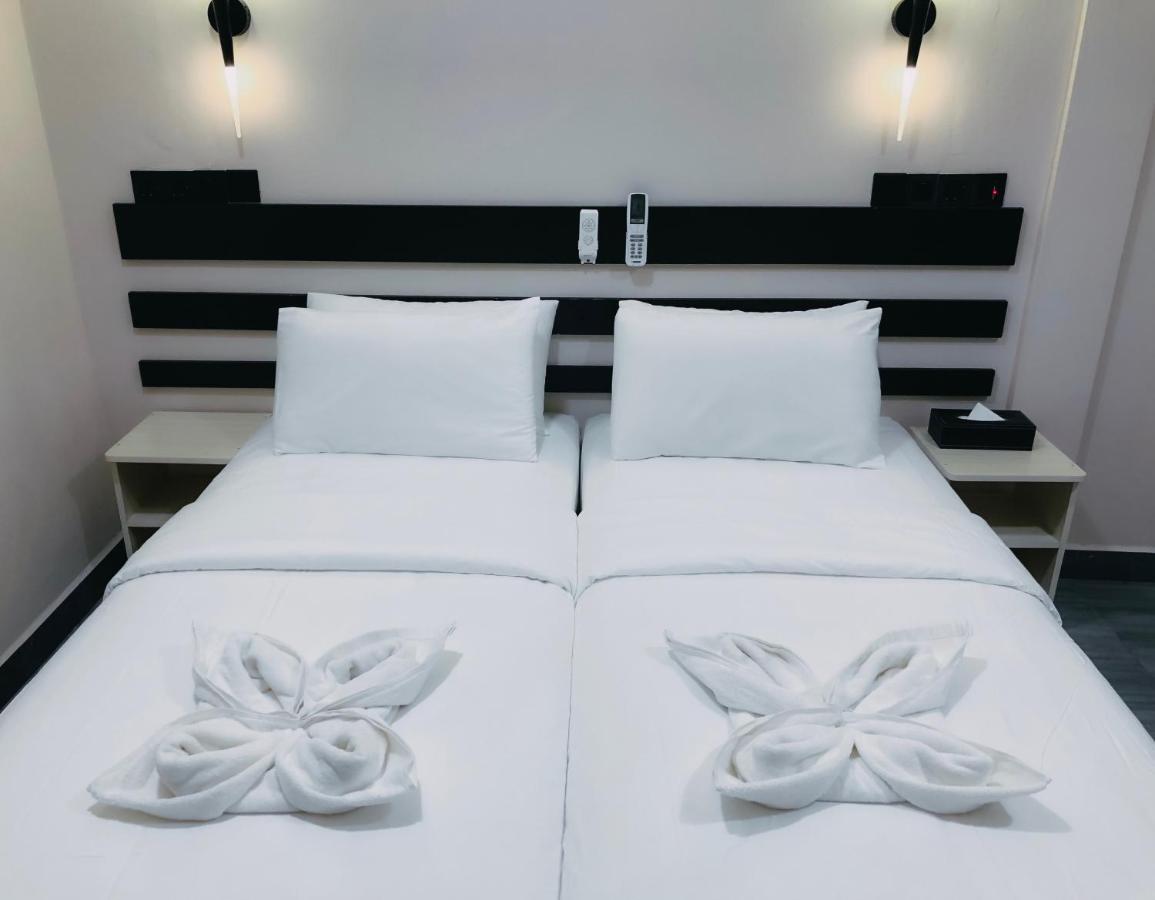 Infinity Dhiffushi Hotel Buitenkant foto