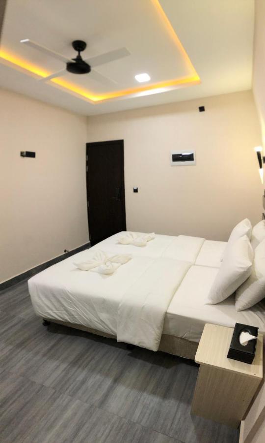 Infinity Dhiffushi Hotel Buitenkant foto