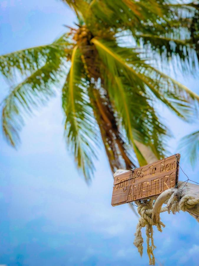 Infinity Dhiffushi Hotel Buitenkant foto