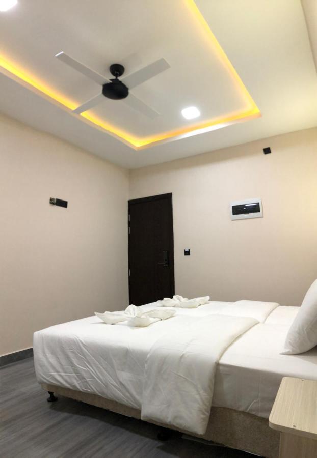 Infinity Dhiffushi Hotel Buitenkant foto
